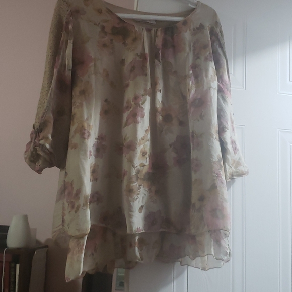 Beautifull 100 % silk blouse - Picture 2 of 8